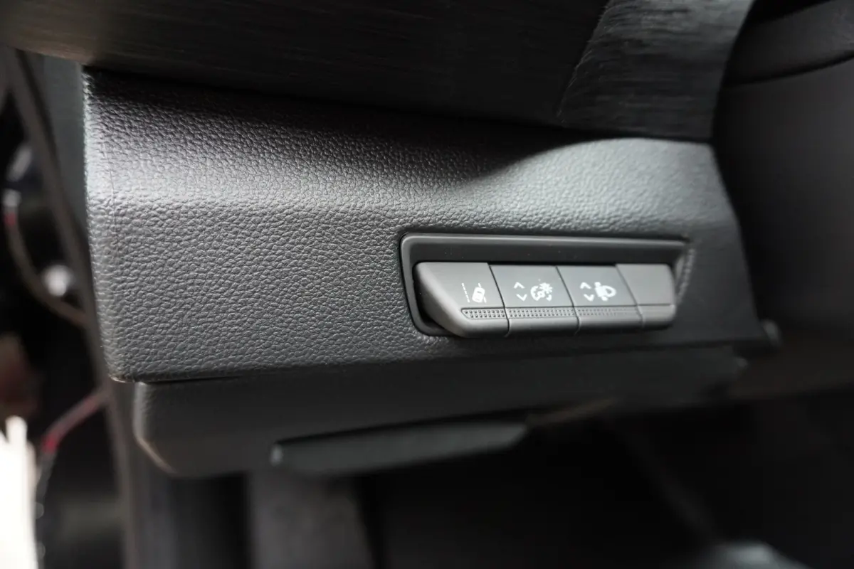 2.0 dCi 170PK T30 L2H1 Luxe Automaat Schuifdeur L/R Nr. V189 | Climate | Adapt. Cruise | Navi | Trekhaak | Betimmering