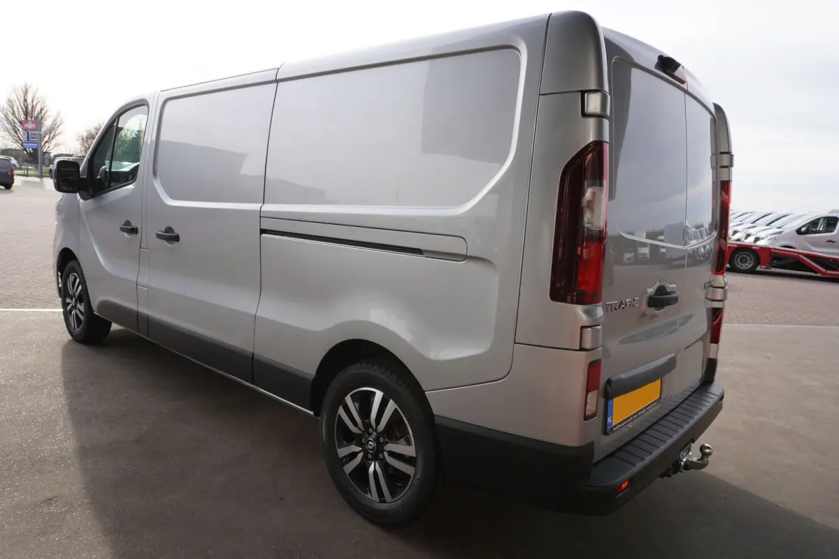 2.0 dCi 170PK T30 L2H1 Luxe Automaat Schuifdeur L/R Nr. V189 | Climate | Adapt. Cruise | Navi | Trekhaak | Betimmering