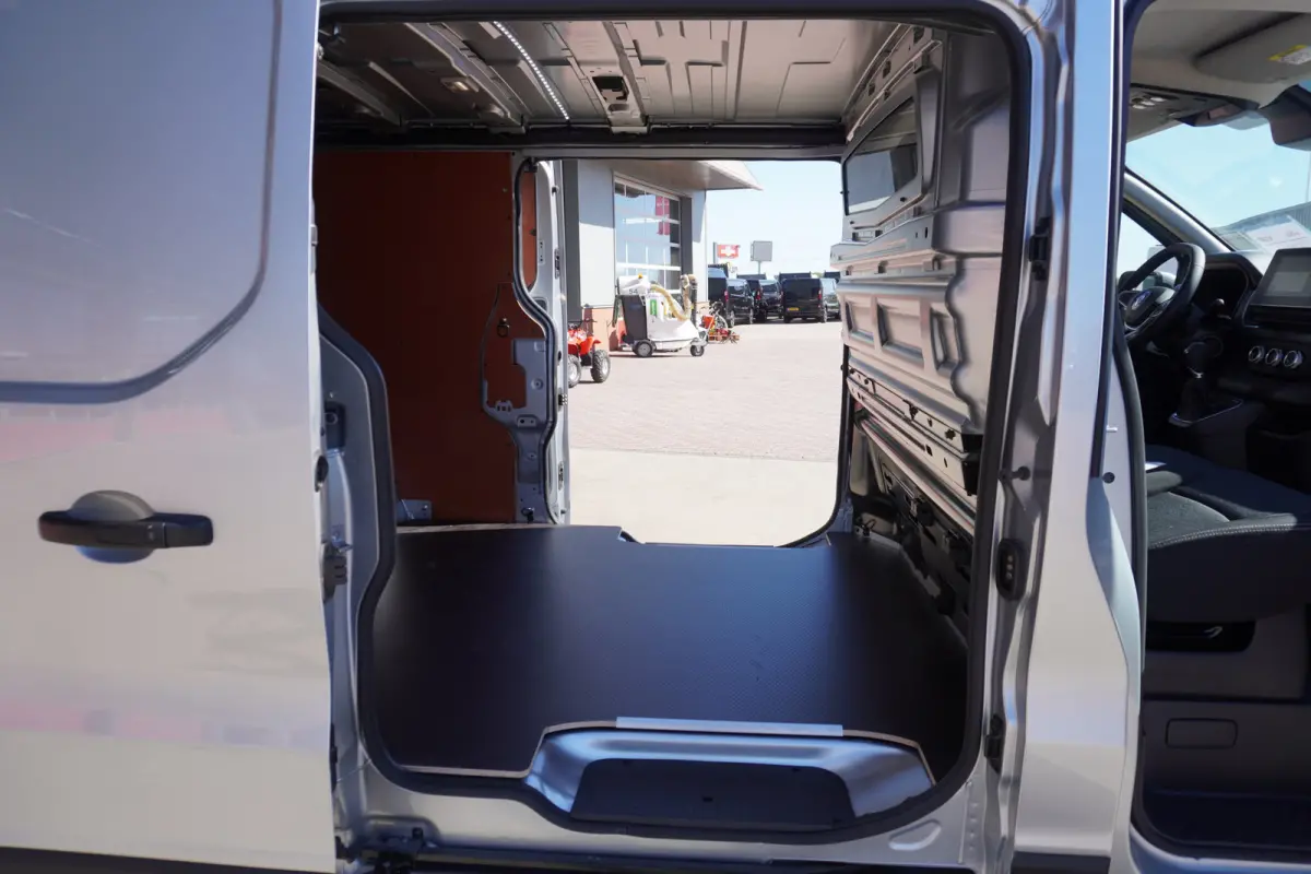 2.0 dCi 170PK T30 L2H1 Luxe Automaat Schuifdeur L/R Nr. V189 | Climate | Adapt. Cruise | Navi | Trekhaak | Betimmering