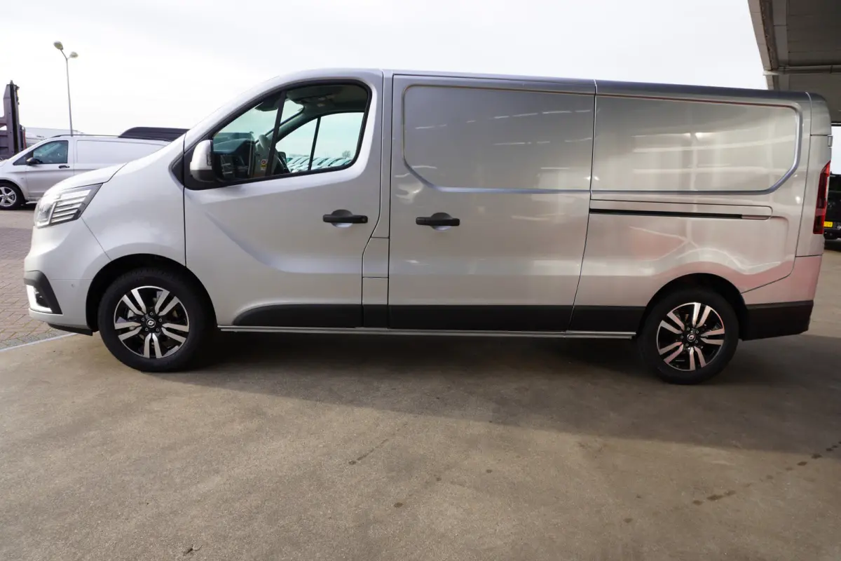 2.0 dCi 170PK T30 L2H1 Luxe Automaat Schuifdeur L/R Nr. V189 | Climate | Adapt. Cruise | Navi | Trekhaak | Betimmering