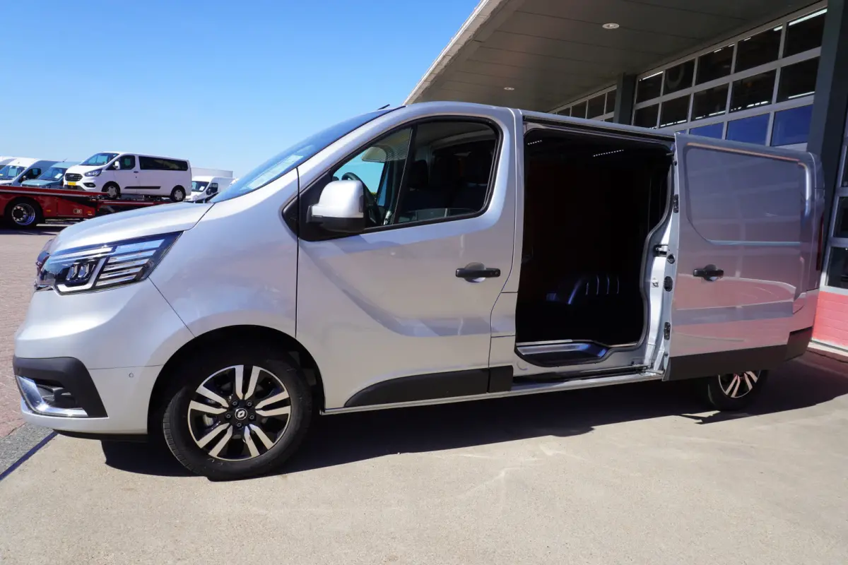 2.0 dCi 170PK T30 L2H1 Luxe Automaat Schuifdeur L/R Nr. V189 | Climate | Adapt. Cruise | Navi | Trekhaak | Betimmering