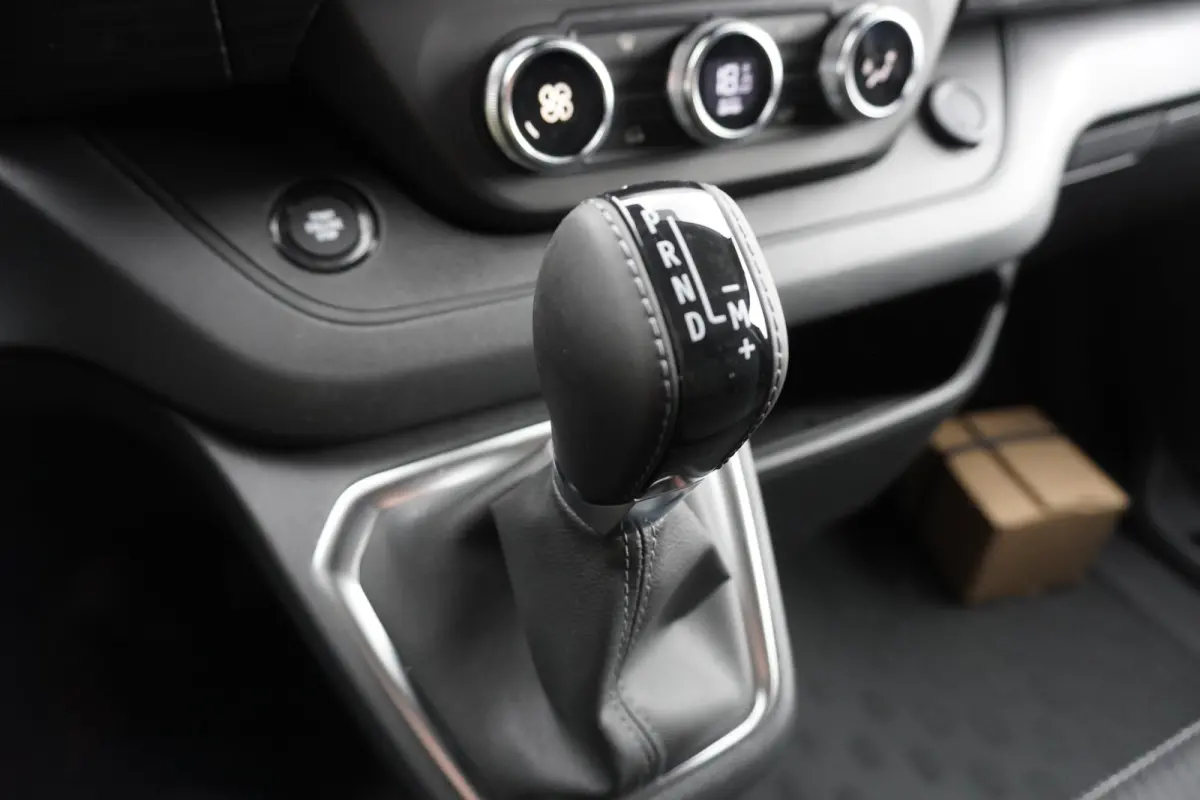 2.0 dCi 170PK T30 L2H1 Luxe Automaat Schuifdeur L/R Nr. V189 | Climate | Adapt. Cruise | Navi | Trekhaak | Betimmering