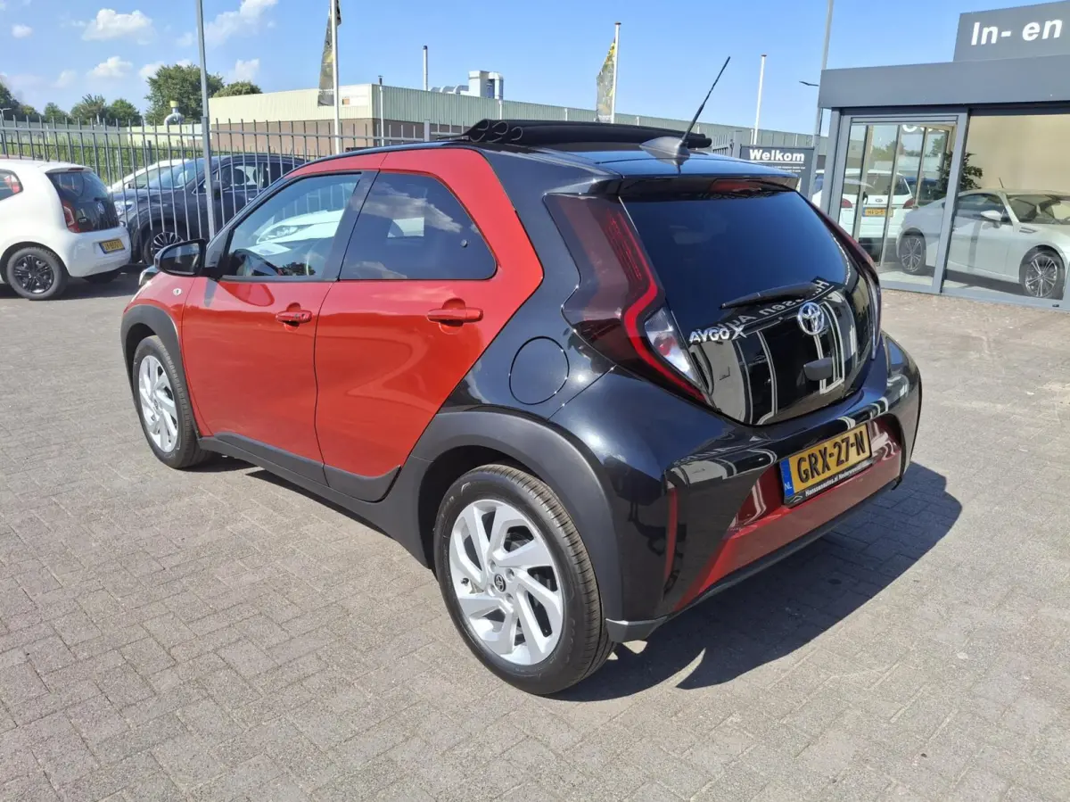 1.0 VVT-i MT Premium Leder Opendak