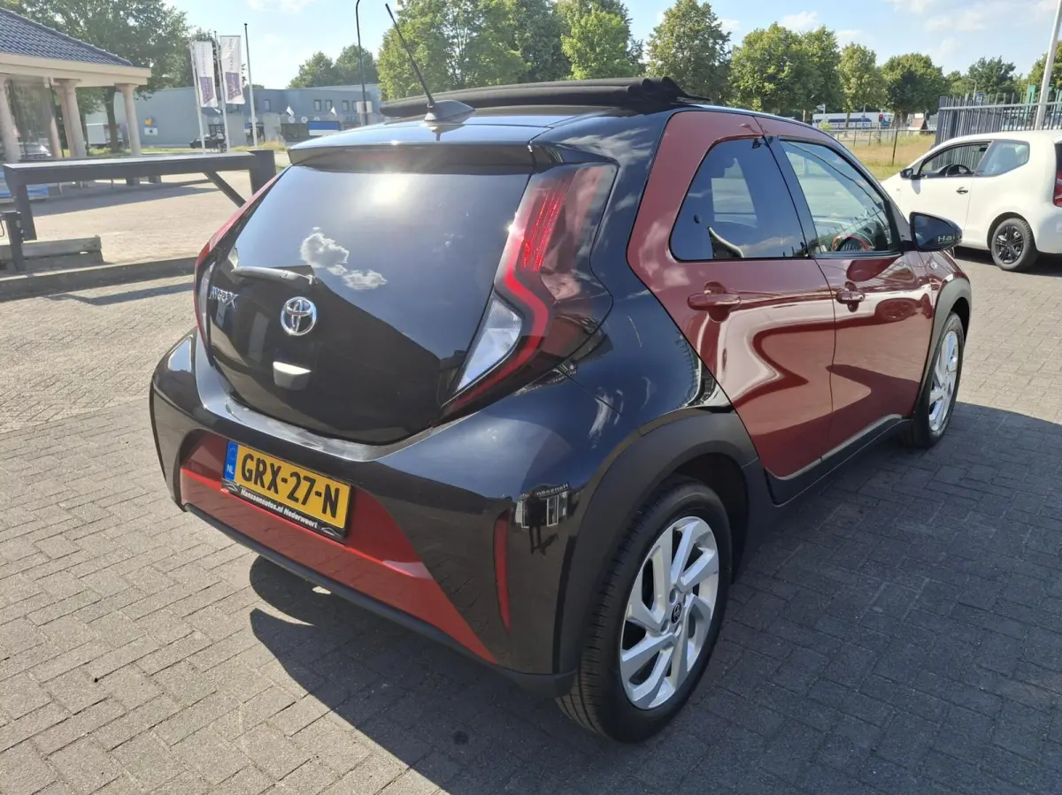 1.0 VVT-i MT Premium Leder Opendak