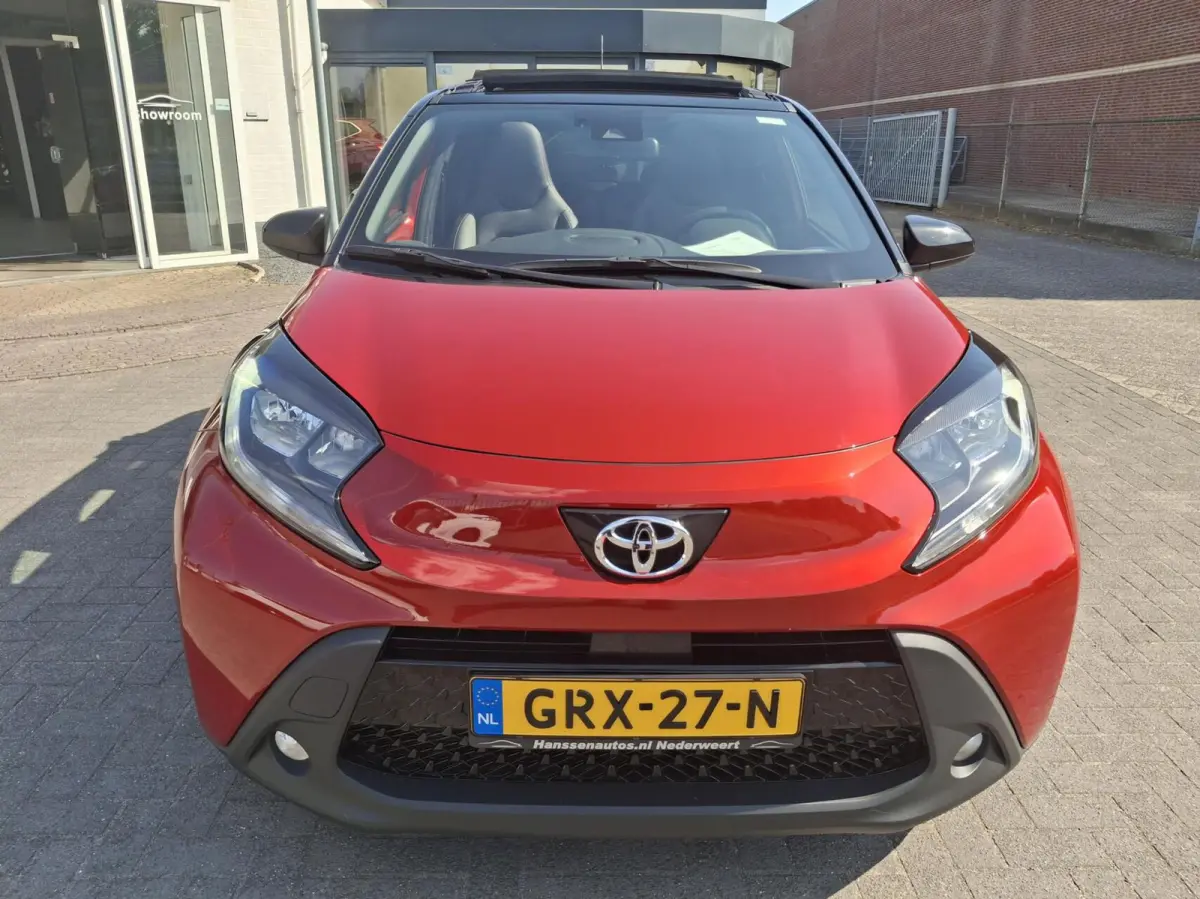 1.0 VVT-i MT Premium Leder Opendak
