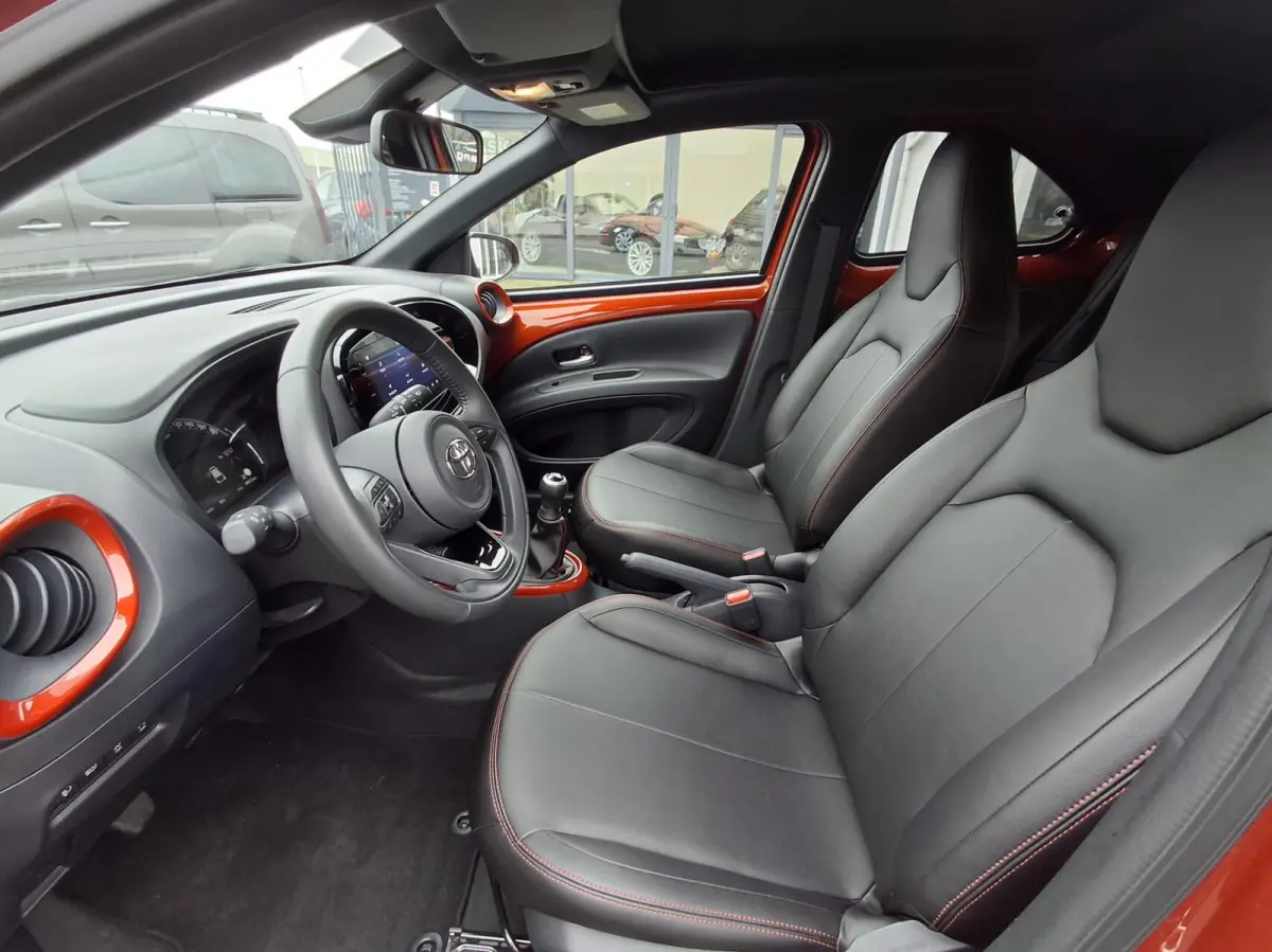 1.0 VVT-i MT Premium Leder Opendak