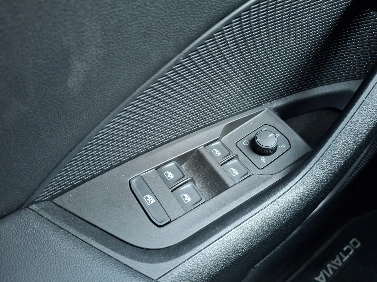 1.0 e-TSI Ambition | STOELVERWARMING | PARKEERSENSOREN | VIRTUAL COCKPIT | CRUISE CONTROL |  NAVIGATIE |