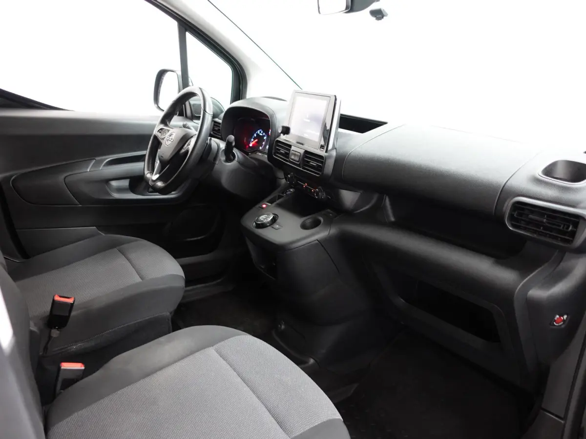 1.5D 130PK L2H1 Edition Automaat Airco Navigatie Camera Parkeersensoren Trekhaak