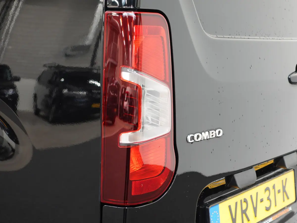 1.5D 130PK L2H1 Edition Automaat Airco Navigatie Camera Parkeersensoren Trekhaak