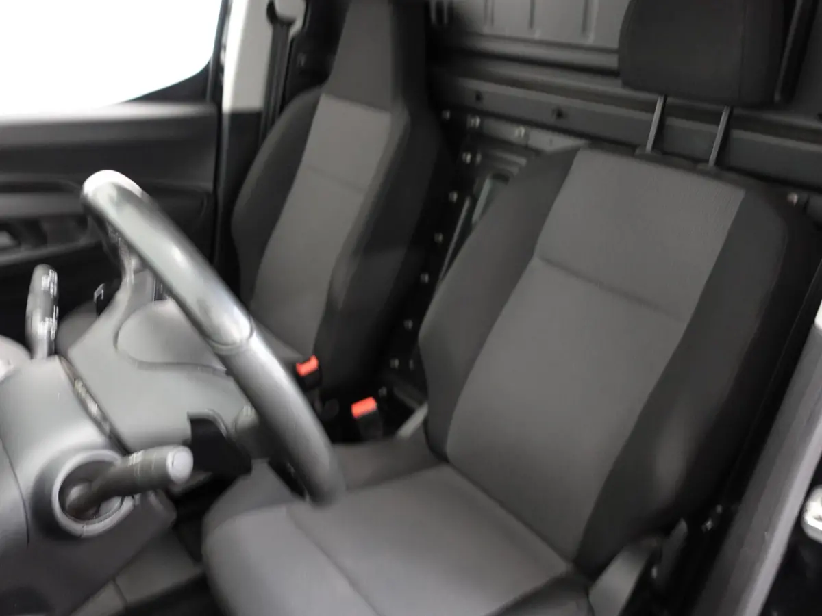 1.5D 130PK L2H1 Edition Automaat Airco Navigatie Camera Parkeersensoren Trekhaak
