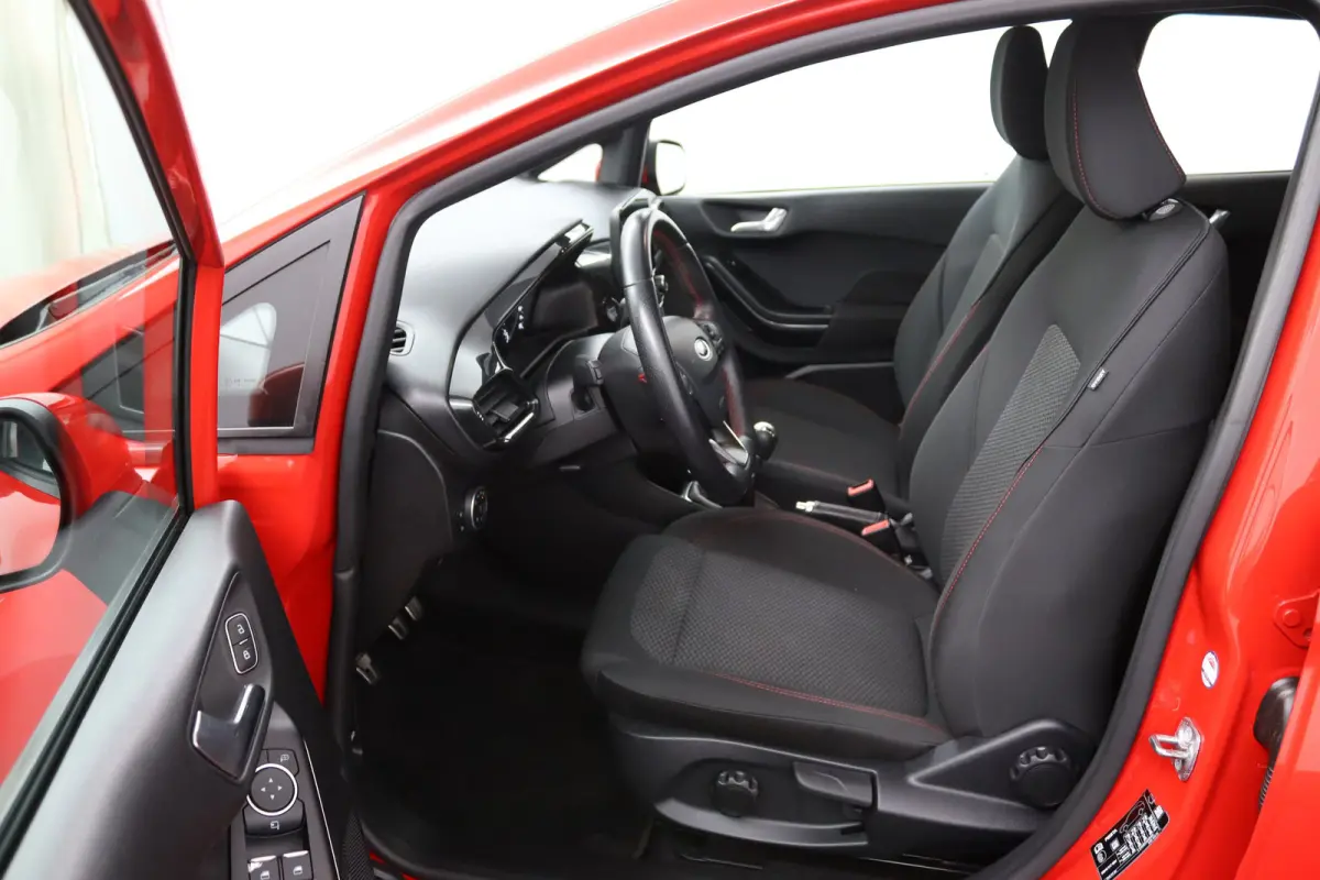 1.0 EcoBoost ST-Line 17" LMV| Navigatie | LED | Climate Control | Cruise Control