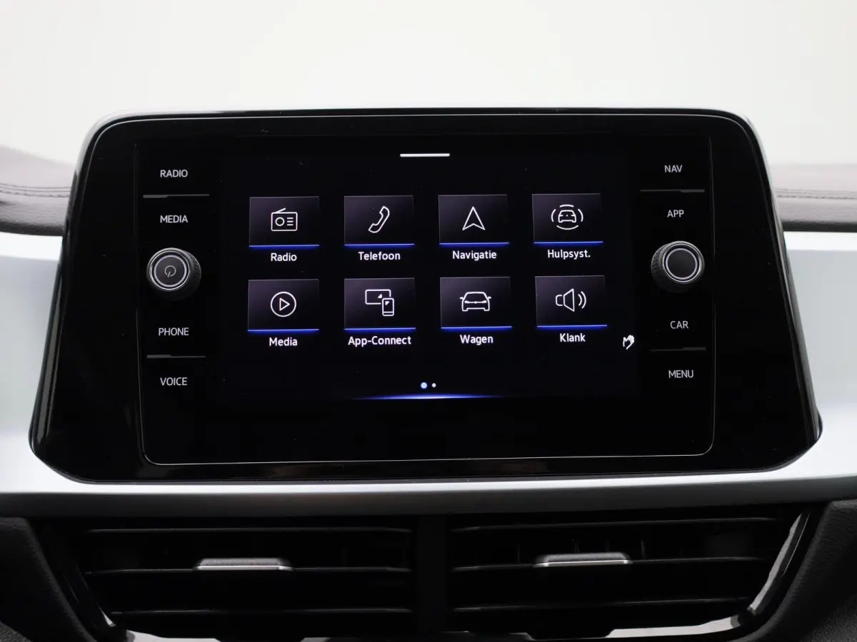 1.0 TSI Life | Navigatie | Draadloze Apple Carplay | Adaptieve cruise control | Travel Assist | LED verlichting |