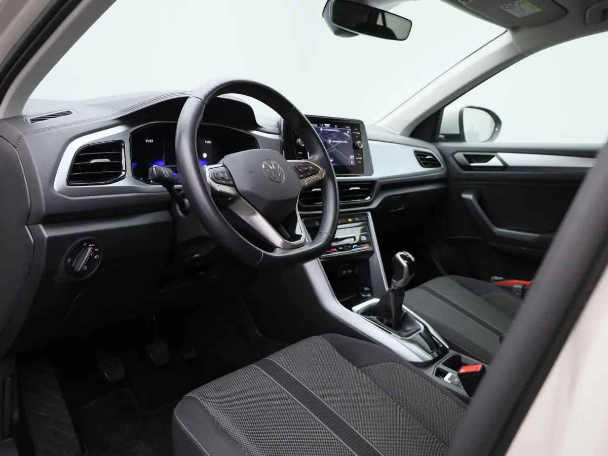 1.0 TSI Life | Navigatie | Draadloze Apple Carplay | Adaptieve cruise control | Travel Assist | LED verlichting |