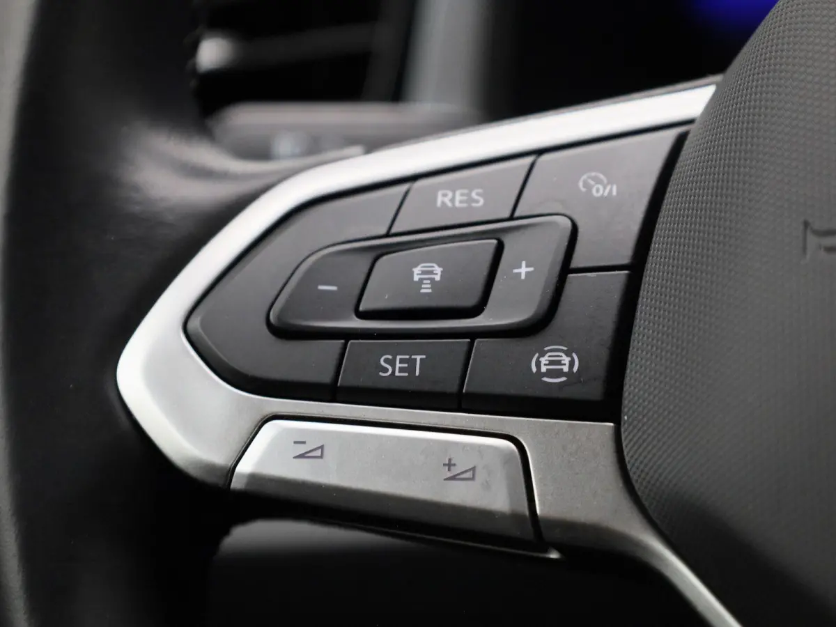 1.0 TSI Life | Navigatie | Draadloze Apple Carplay | Adaptieve cruise control | Travel Assist | LED verlichting |