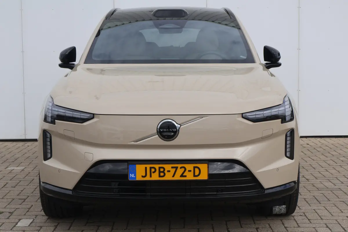 Twin Motor Ultra 7p. 111 kWh | Stoel Ventilatie | Luchtvering | Extra Getint Glas | Bose Audio |