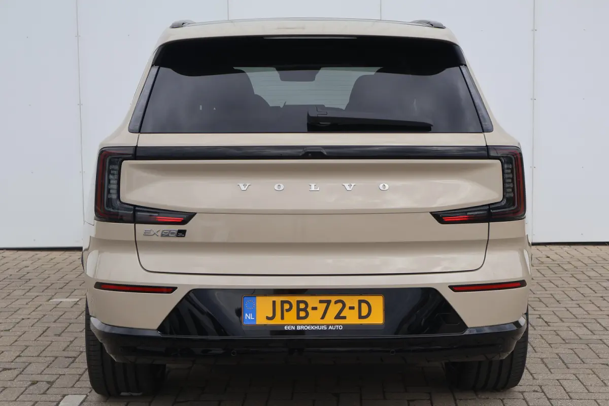 Twin Motor Ultra 7p. 111 kWh | Stoel Ventilatie | Luchtvering | Extra Getint Glas | Bose Audio |