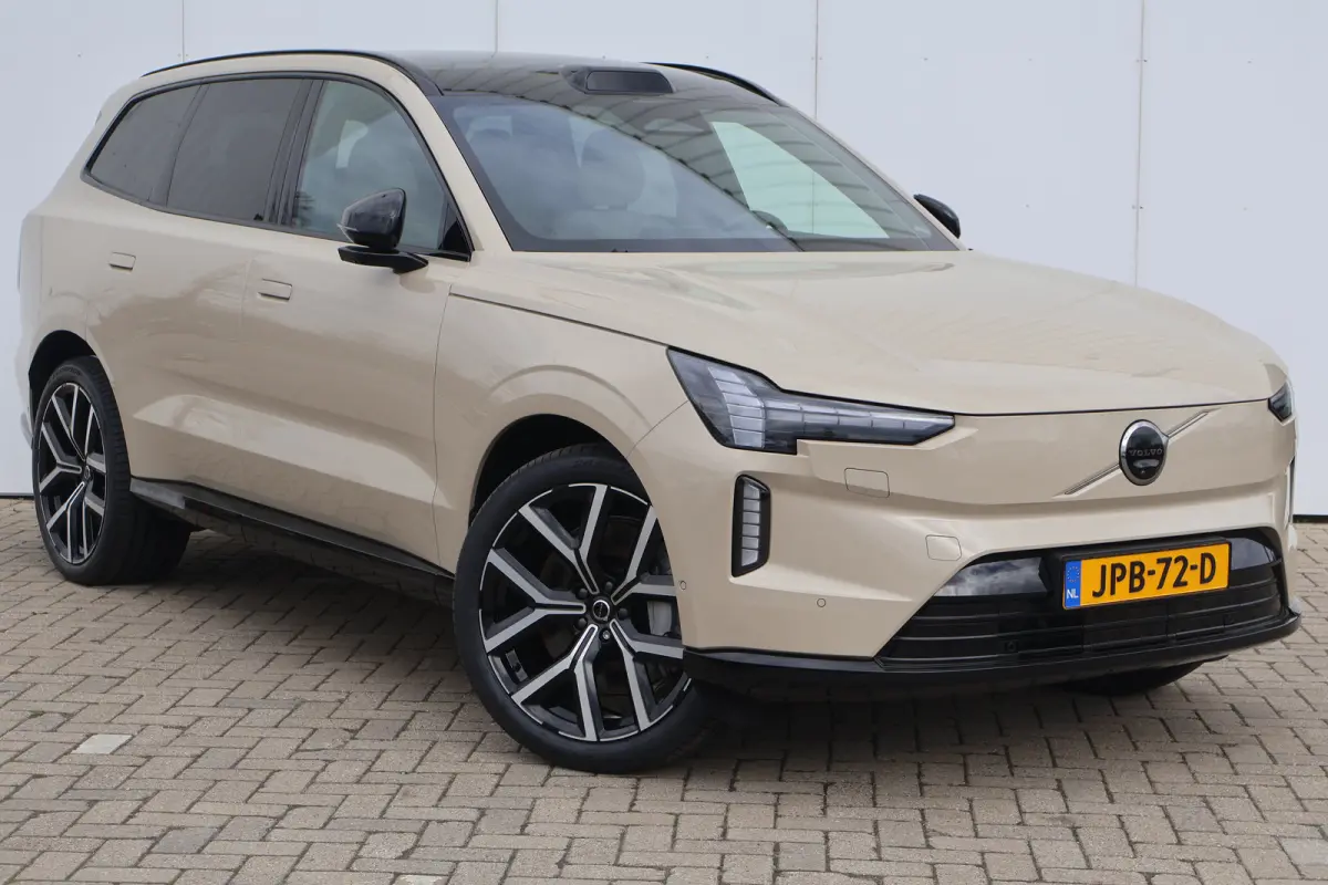 Twin Motor Ultra 7p. 111 kWh | Stoel Ventilatie | Luchtvering | Extra Getint Glas | Bose Audio |