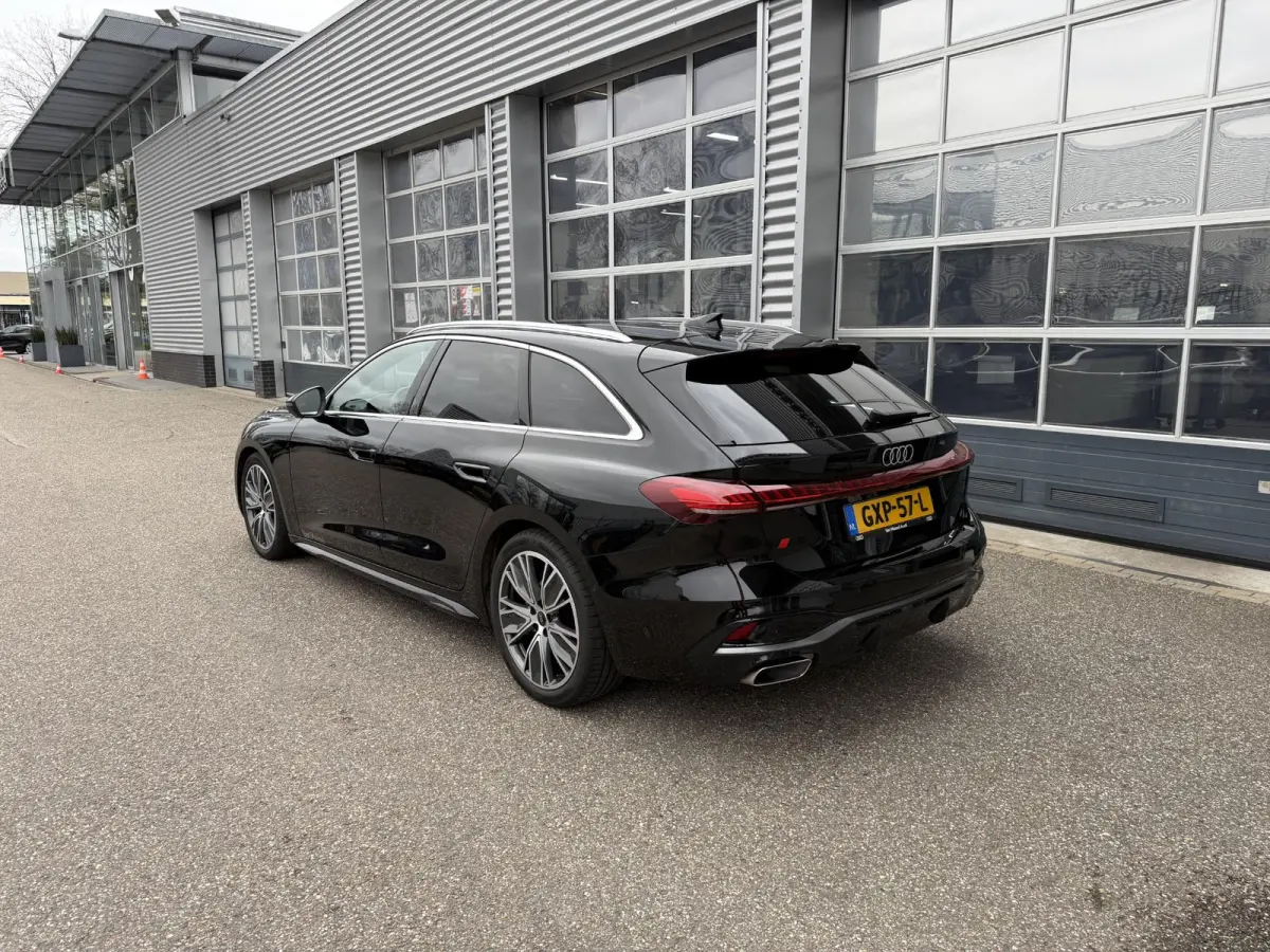 2.0 TFSI S edition 204 PK l Apple Carplay / Android Auto l MMI Navigatie plus l Adaptive Cruise Control l Achteruitrijcamera l Airconditioning 3-zones l Techpakket l Privacy glas l Ambiente 