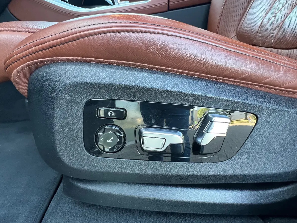 XDrive45e High Executive M SPORT Pano Laser HuD Skylounge Massag SOH94%