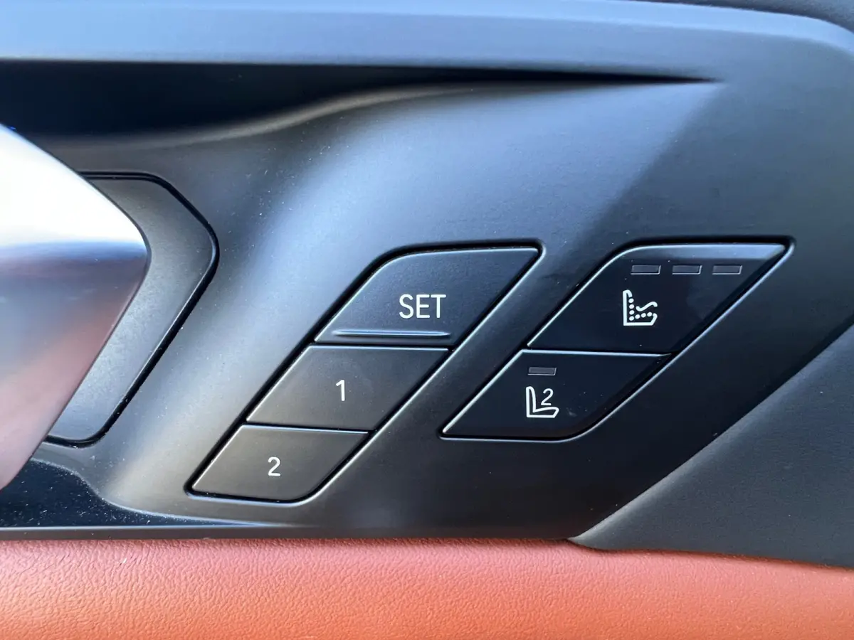 XDrive45e High Executive M SPORT Pano Laser HuD Skylounge Massag SOH94%