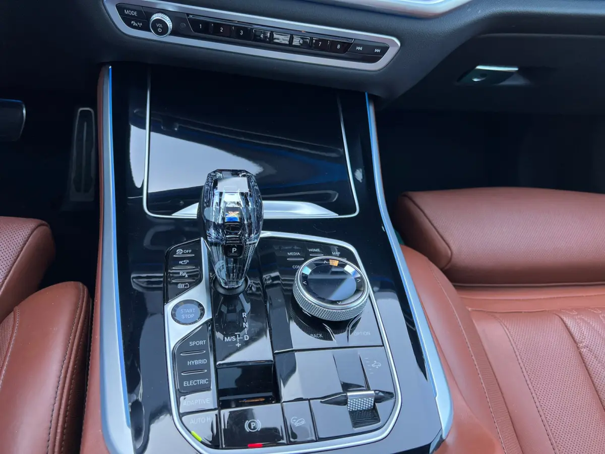 XDrive45e High Executive M SPORT Pano Laser HuD Skylounge Massag SOH94%