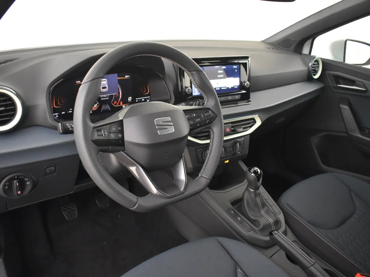 Style | Apple CarPlay™, Android Auto™ | Bandenspanningscontrolesysteem | Draadloze telefoonlader 15W