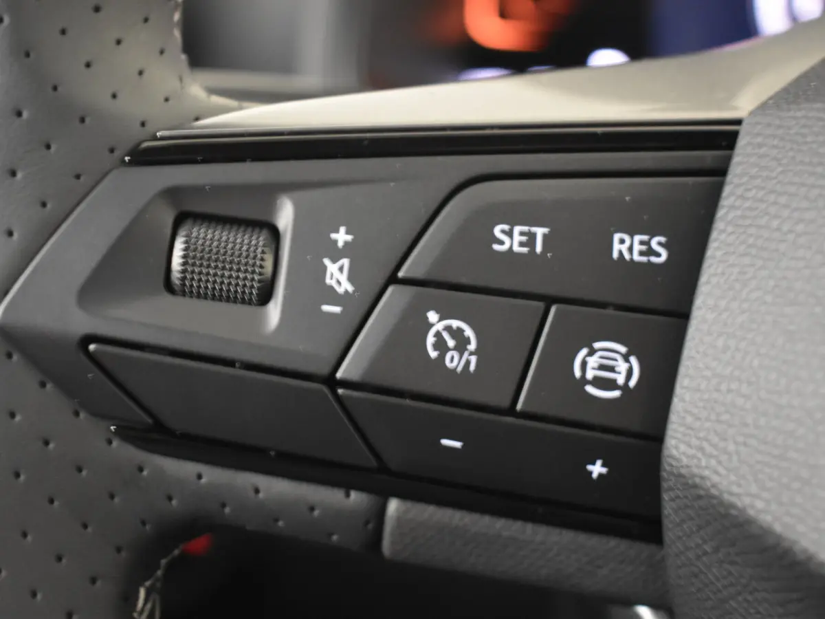Style | Apple CarPlay™, Android Auto™ | Bandenspanningscontrolesysteem | Draadloze telefoonlader 15W