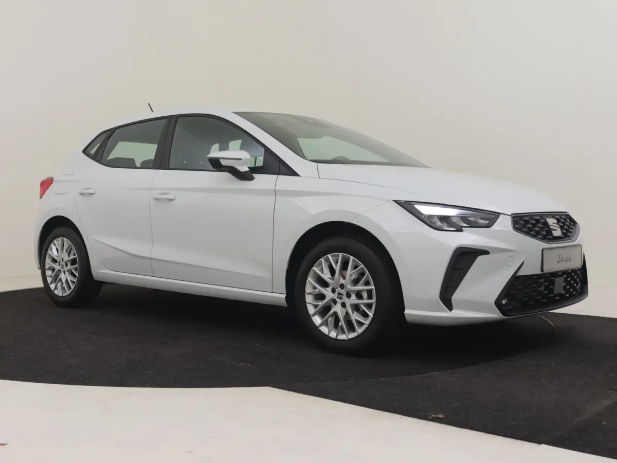 Style | Apple CarPlay™, Android Auto™ | Bandenspanningscontrolesysteem | Draadloze telefoonlader 15W