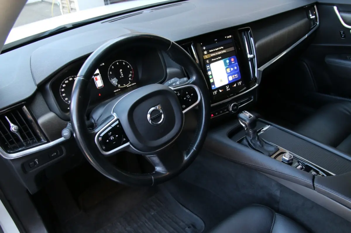 | Pilot assist | 2.0 T6 AWD/Pilot assist/360 camera/Dode hoek detectie