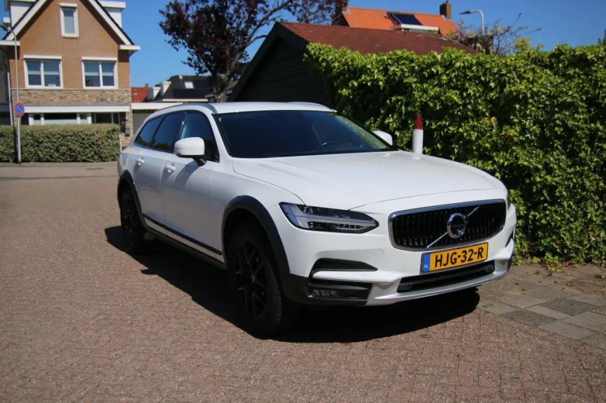 | Pilot assist | 2.0 T6 AWD/Pilot assist/360 camera/Dode hoek detectie