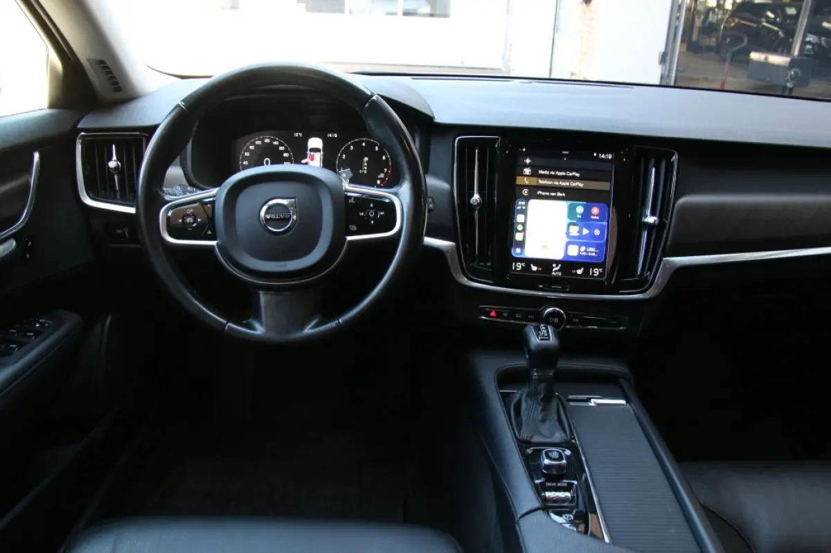 | Pilot assist | 2.0 T6 AWD/Pilot assist/360 camera/Dode hoek detectie