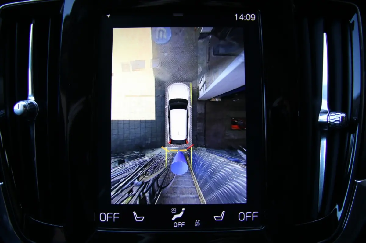 | Pilot assist | 2.0 T6 AWD/Pilot assist/360 camera/Dode hoek detectie