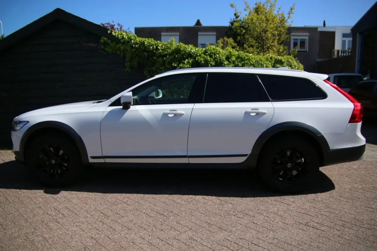 | Pilot assist | 2.0 T6 AWD/Pilot assist/360 camera/Dode hoek detectie