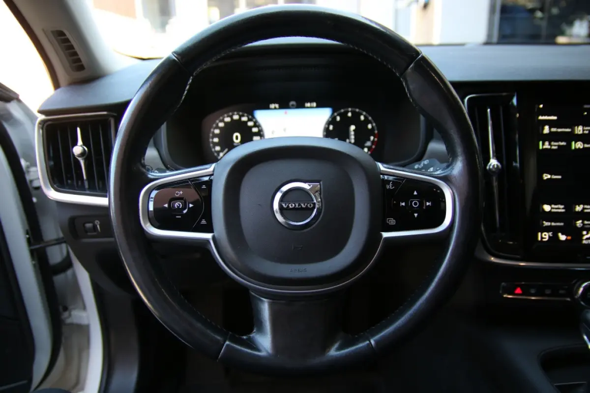 | Pilot assist | 2.0 T6 AWD/Pilot assist/360 camera/Dode hoek detectie