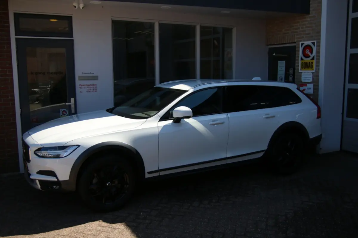 | Pilot assist | 2.0 T6 AWD/Pilot assist/360 camera/Dode hoek detectie