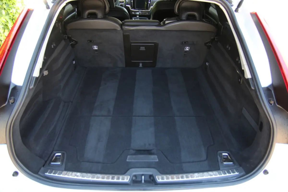 | Pilot assist | 2.0 T6 AWD/Pilot assist/360 camera/Dode hoek detectie