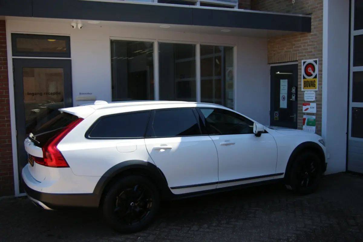| Pilot assist | 2.0 T6 AWD/Pilot assist/360 camera/Dode hoek detectie