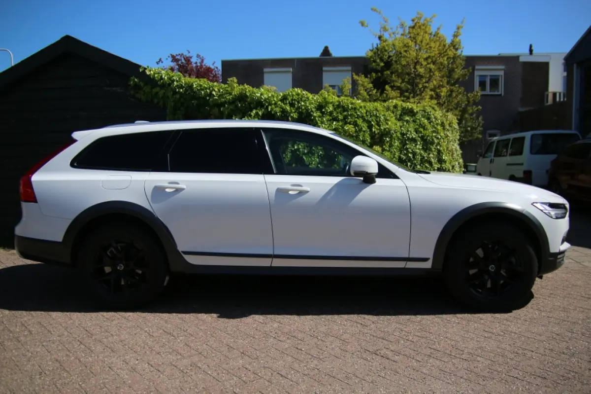 | Pilot assist | 2.0 T6 AWD/Pilot assist/360 camera/Dode hoek detectie