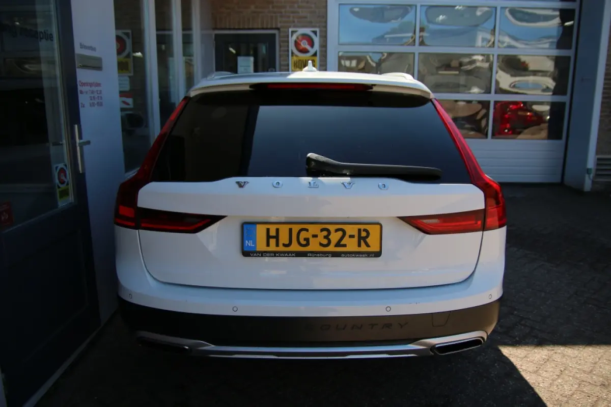| Pilot assist | 2.0 T6 AWD/Pilot assist/360 camera/Dode hoek detectie