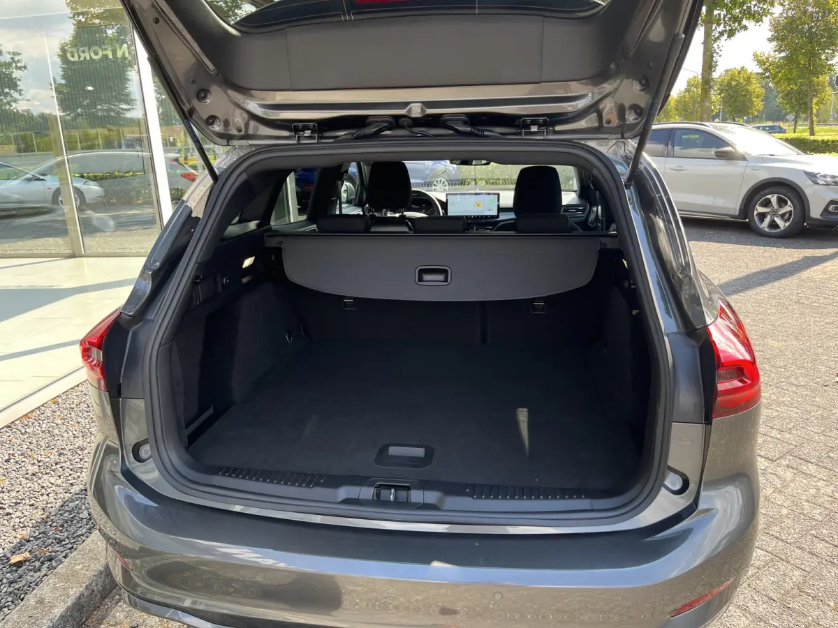 1.0 EcoBoost Hybrid ST Line 125pk/92kW 6-bak | Driver Assistance Pack | Winter Pack | Adapt. Cruise | BLIS | Camera |