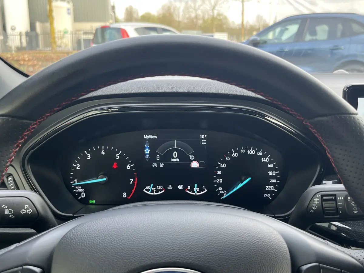 1.0 EcoBoost Hybrid ST Line 125pk/92kW 6-bak | Driver Assistance Pack | Winter Pack | Adapt. Cruise | BLIS | Camera |