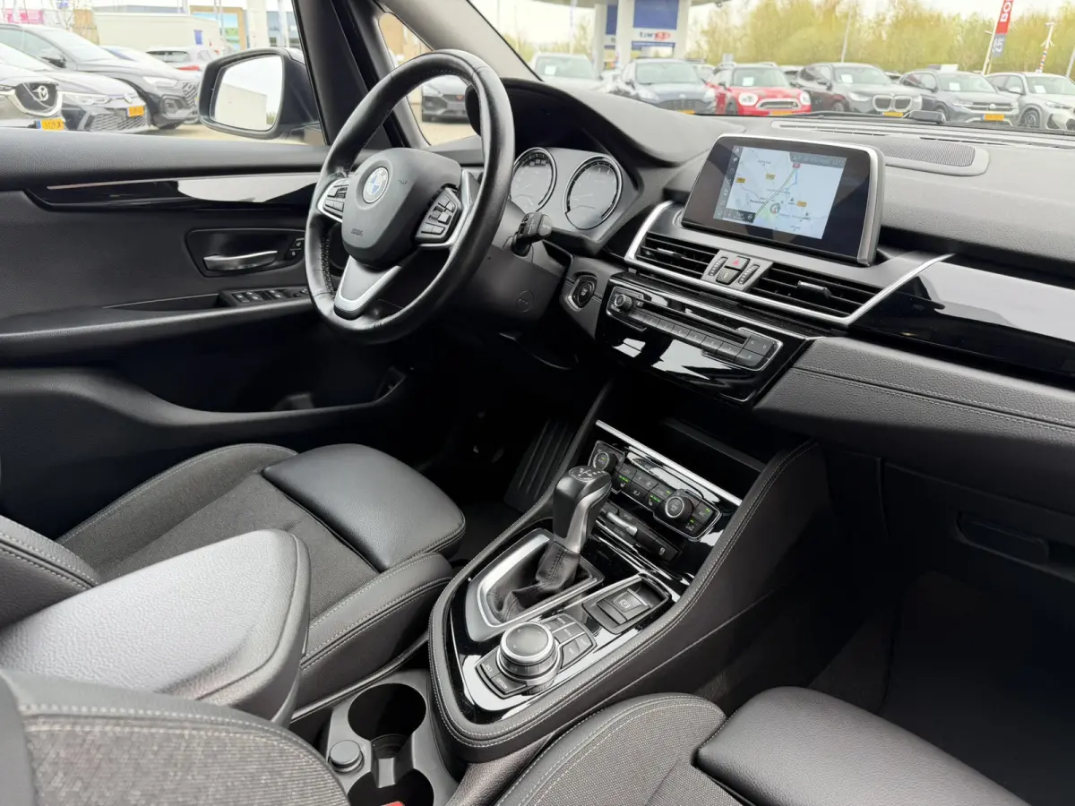 225xe iPerformance Executive Sport Line Adaptive Cruise Control Stoelverwarming PDC DAB LED Carplay