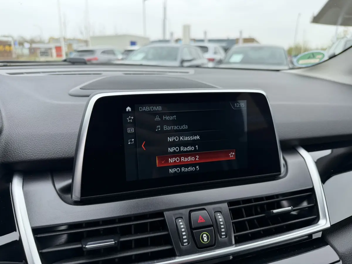 225xe iPerformance Executive Sport Line Adaptive Cruise Control Stoelverwarming PDC DAB LED Carplay