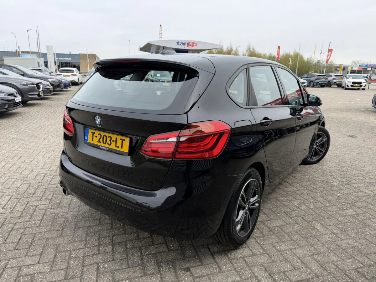 225xe iPerformance Executive Sport Line Adaptive Cruise Control Stoelverwarming PDC DAB LED Carplay