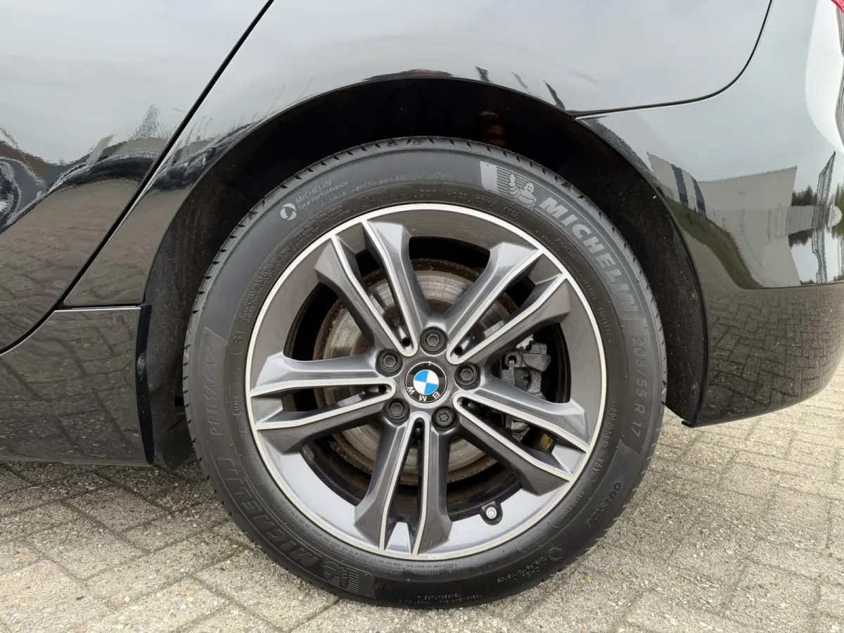 225xe iPerformance Executive Sport Line Adaptive Cruise Control Stoelverwarming PDC DAB LED Carplay