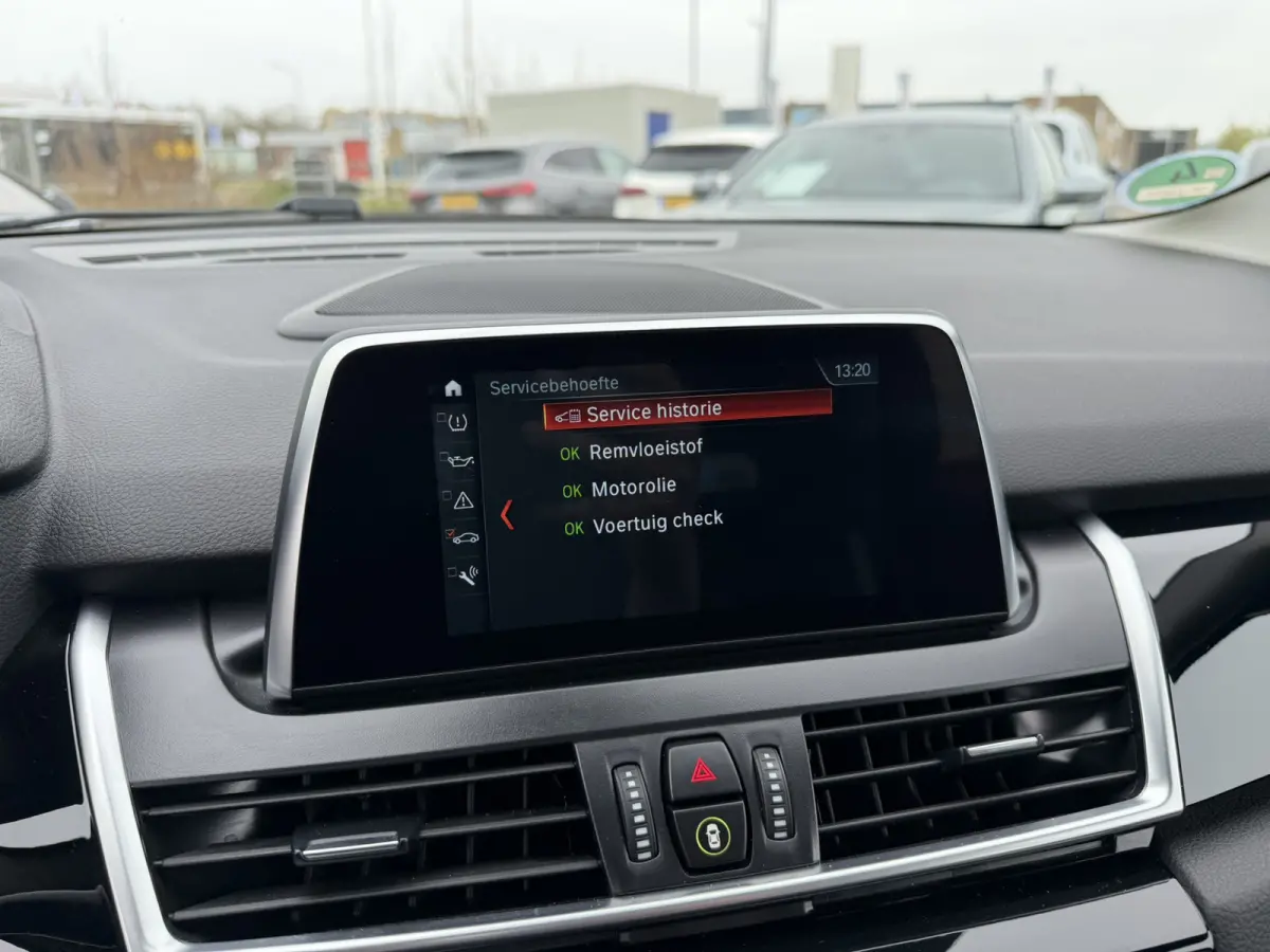 225xe iPerformance Executive Sport Line Adaptive Cruise Control Stoelverwarming PDC DAB LED Carplay