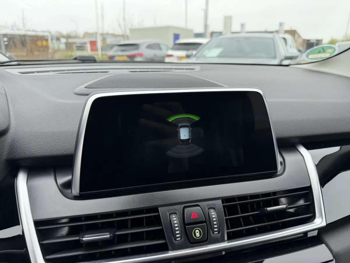 225xe iPerformance Executive Sport Line Adaptive Cruise Control Stoelverwarming PDC DAB LED Carplay