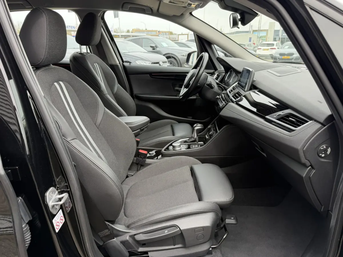 225xe iPerformance Executive Sport Line Adaptive Cruise Control Stoelverwarming PDC DAB LED Carplay