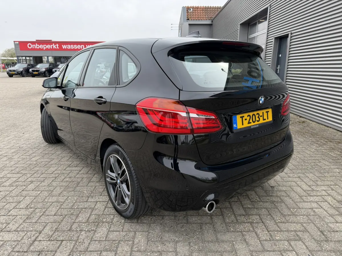 225xe iPerformance Executive Sport Line Adaptive Cruise Control Stoelverwarming PDC DAB LED Carplay