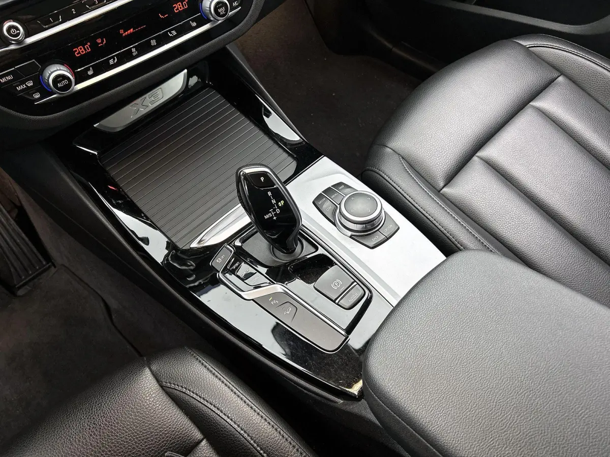 xDrive20i Executive | ACHTERUITRIJCAMERA | APPLE CARPLAY - ANDROID AUTO | ELEKTRISCHE KOFFERKLEP | STOELVERWARMING | LEDER | LED | CRUISE CONTROL | CLIMATE CONTROL |